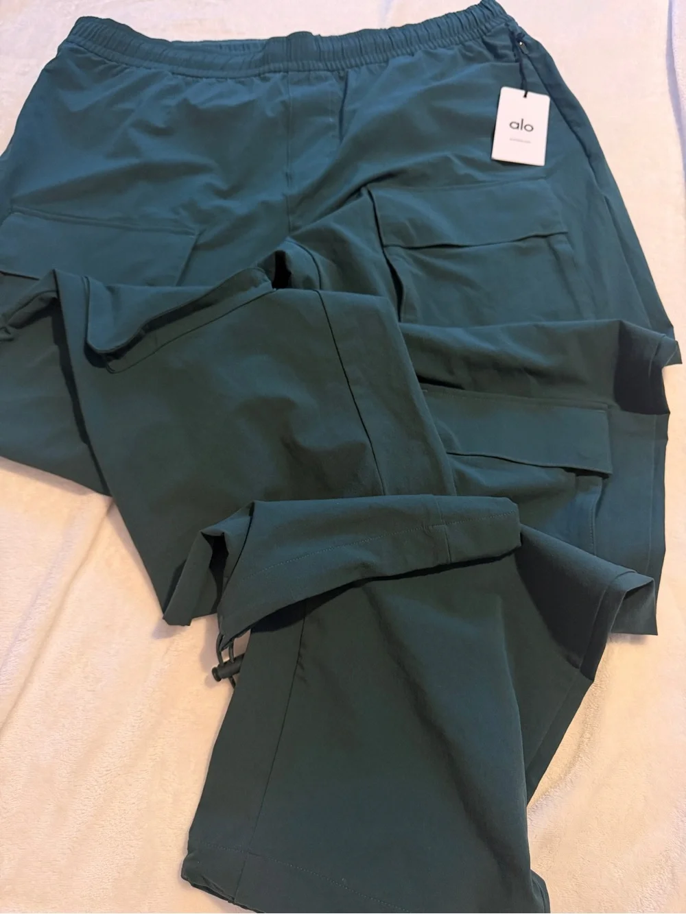 NWT ALO Yoga Cargo Venture Pant Stealth Green Men’s